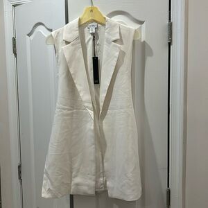 Nicole miller cream vest 4 open-swing style on sides adjustable cinch strap nwt